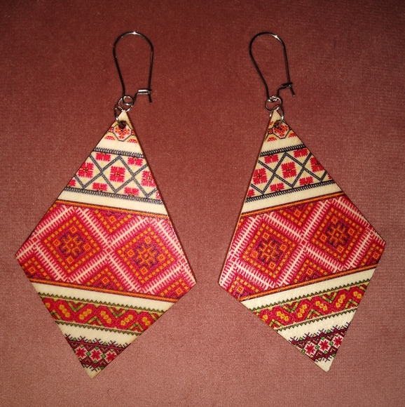 Oversized Diamond Wood Bohemian Earrings Red Cream Lightweight Stainless Steel - Picture 1 of 5